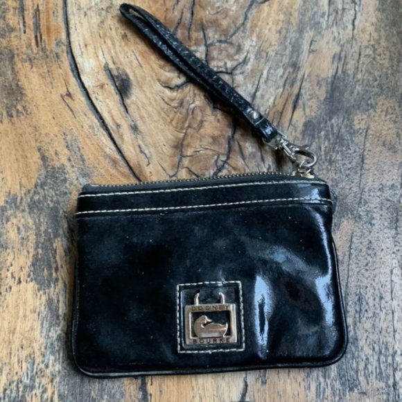 Dooney & Bourke Handbags - Dooney Bourke Handbag Vintage Clutch